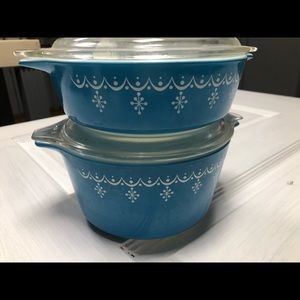 Vintage Pyrex casserole snowflake garland 471 473
